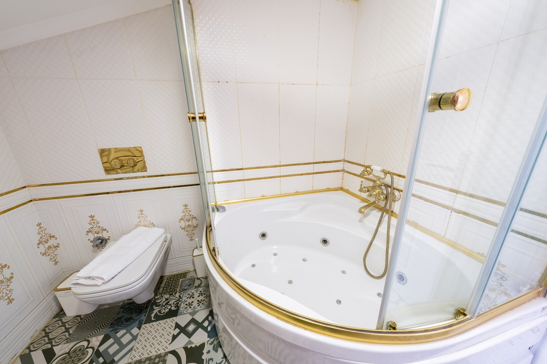 Penthouse Suite with Jacuzzi