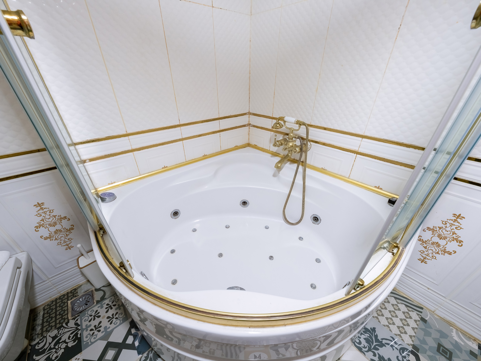 Penthouse Suite with Jacuzzi